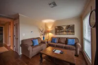 Walk In Level - Beautiful/Clean/Recently Remodeled 1BD/1BA at Pointe Royale