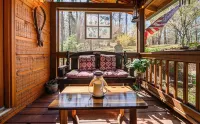Peaceful Blue Ridge Mtn Cabin-Gated, WiFi, Hot Tub, Fire Pit, Game Room