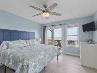 “Shore Thing” at our spacious Beachfront Oasis - WEST Hotels in Emerald Isle