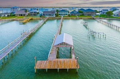 Copano Bay, Rockport, Tx. Waterfront, Private Pool & Hot Tub, & Pier Hotels near Rockport / Corpus Christi KOA Holiday