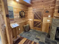 GA Team House Cabin Sleeps many Blairsville Union County, GA