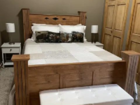 Store that boat inside!  Blocks to boat ramps/Marina & Restaurant Hoteles en Chamberlain