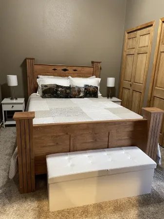 Store that boat inside!  Blocks to boat ramps/Marina & Restaurant