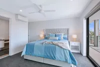 HOT New Chic 3 ensuite ap. Redcliffe, Brisbane Hotels near Redcliffe Beach