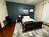 Clifton Scenic Lodge 3BR 2BA: Private Hot Tub, Spacious Patio, Offstreet Parking