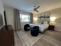 NEW! Spacious designer 2-Bed/2.5-Bath townhome near Downtown Orlando