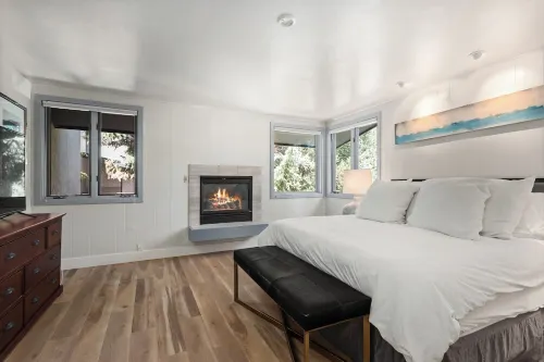 Modern, MTN Retreat w/ Fireplace, Pool, Hot Tub, Steps to Snowmass Base Village Hotels in Snowmass Village