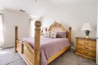 Sleeps 8: King sized bed - Home away from home, yet close to everything!