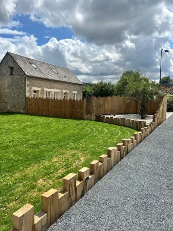 Maison de Bourg Avec Salle de Jeux Отели в г. Фонтене-ле-Пенель