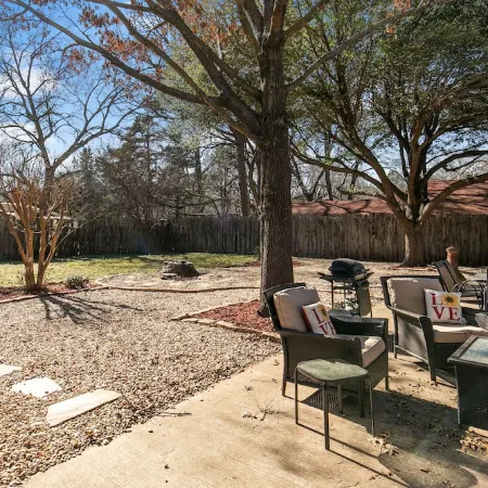 Remodeled Lake Texoma Beach Themed House Walking Distance to Neighborhood Beach