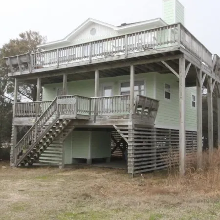 Beautiful Remodeled Home!  Close to the Beach!