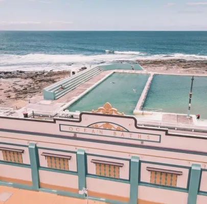 Beautiful Bar Beach - stay 300m to Sand & Surf. Walk to Cafes & Restaurants. - Wifi