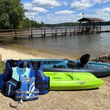 Blue Heron Guest House on Lake Harding Hot Tub & Kayaks