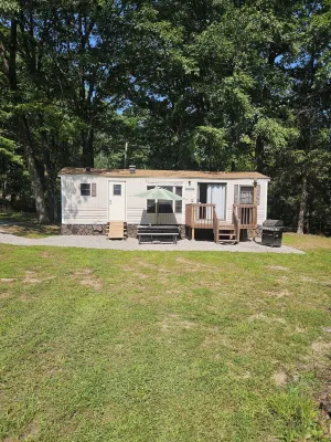 Hideaway!! less than a mile to the acres