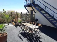 La Rose des Vents" duplex apartment with sea view and Arromanches pontoons Hotels in Saint-Côme-de-Fresné