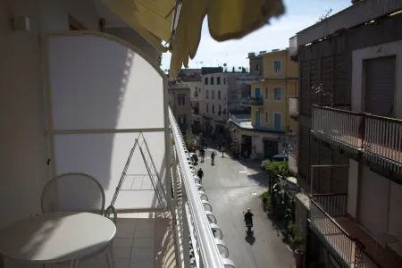 ChiàRò the beach house Отели рядом с достопримечательностью «Piazza centrale minori»