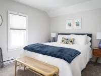 Beautifully Renovated 2 bedroom, 1 bath charmer Hotels in Frankfort