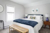 Beautifully Renovated 2 bedroom, 1 bath charmer