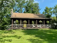 Luxurious & Modern 3 BR 1.5 Bath Log Cabin Hotels in Copake