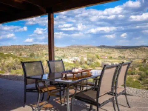 New mountain top retreat w/ 270° stunning views Hotels in Cornville