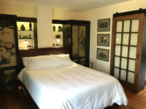 Historic Cottage  - Near Grove Park Inn  - Private Garden and Covered Swing