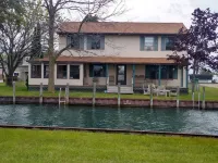 Spacious Home Off Lake St Clair On Harsens Island