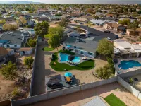 Your Home Away from Home: Pool, Games, Hot Tub, Mini-Golf, BBQ, Luxury Home