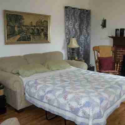 Ron & Orline's Home, park at the door & use our EV 50 amp charger Rooms