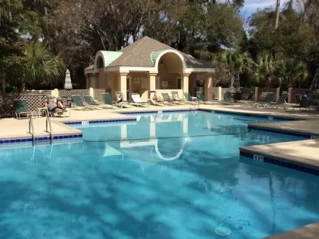 PANORAMIC GOLF LAGOON VIEW,WALK TO BEACH, BEACH LOCKER,GAS GRILLS,LOVELY POOL