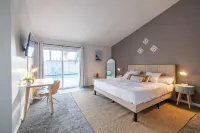 Private Family☀Pool Home☀ /Firepit/King BED Suite/ Fun Billiard Table/Sleeps 10 Hotels in Rialto