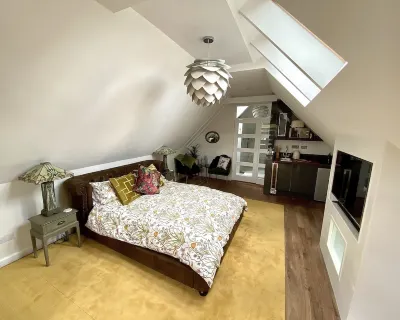 A Spacious, Modern & Contemporary Loft Space Các khách sạn gần St John's Church, Woodbridge