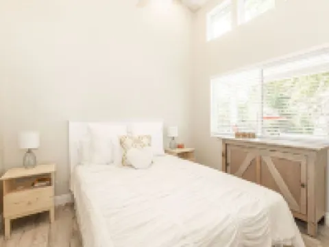 Adorable 4 Bedroom Guest House WPool + Jacuzzi Hotels in Poway