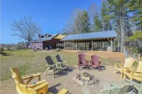 Hot tub, fam friendly, game room, fire pit, A+ location, mins to Blue Ridge! Hotels near Chattahoochee-Oconee National Forest