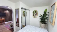Sacred Serenity Space South East Hotels near L. F. Smith Elementary
