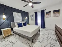 Stylish Duplex walkTO Lake Eola Orlando. Sleeps 8