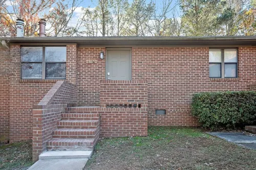 Charming Private Oasis - Close to Airport, Mall, and Downtown.