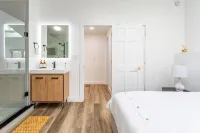 Spacious 4 Bdrm w/ Indoor Heated Pool+Sauna+Creek