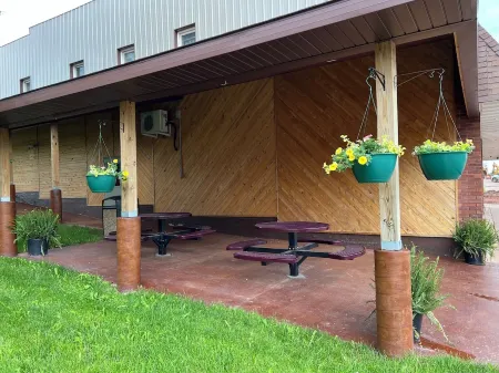 Cozy & quiet retreat near Lake Superior & Porkies.. waterfalls, hiking-skiing