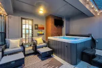 Villa D’Oro, Saltwater Pool, Hot Tub, Arcade, Foosball & Walking Trail