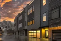 Steps from Downtown Omaha! Rooftop firepit & luxury accommodations