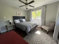 3 BR renovated home, near downtown Raleigh, privacy fenced backyard!
