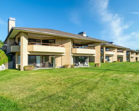 Wapato Point Halmalka Condo 510-A, 3 bed 2 bath, Sleeps 8,  Next to Outdoor Pool Hotels in Manson