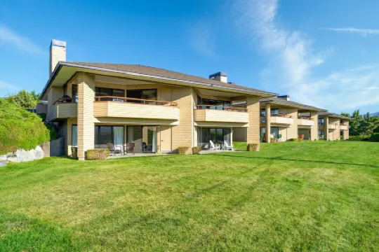 Wapato Point Halmalka Condo 510B 3 Bed 2 Bath Sleeps 8, Lake Views, Next to Pool