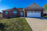 It's a Gem ! Comfy Hideaway for R & R ~ King Bed !