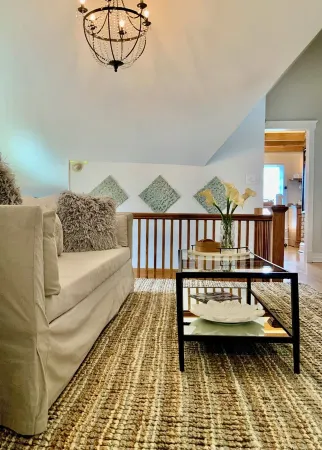 Chic Retreat, 2 Queen Beds, FREE PARKING, Walk to Train Отели рядом с достопримечательностью «Frank Lloyd Wright Home and Studio»