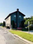 Maple Street Cottage is the perfect couple’s retreat. - 3 estrellas