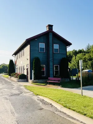 Maple Street Cottage is the perfect couple’s retreat.