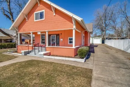 6 Bedroom home with a shabby chic touch!