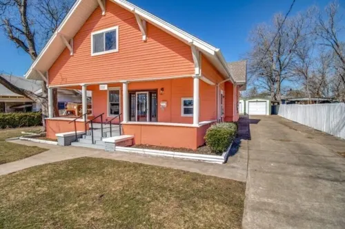 6 Bedroom home with a shabby chic touch!