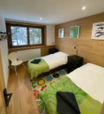 Fabulous 2 Bedroom Ski In / Out Apartment with West facing balcony